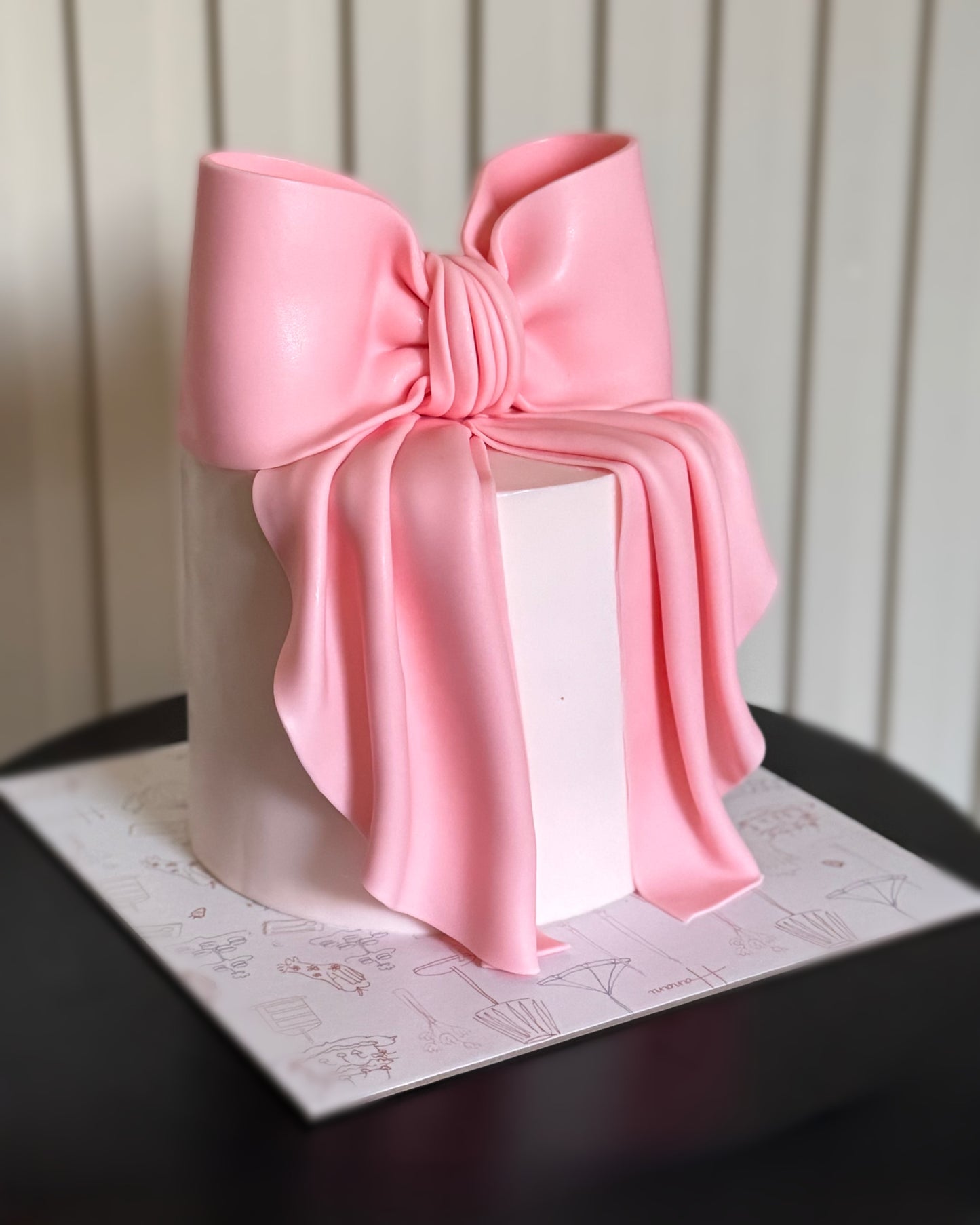 Bow cake