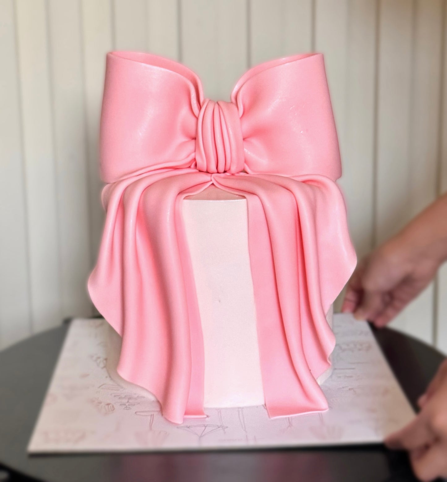 Bow cake